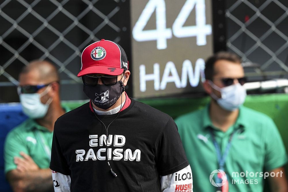 Yarışmaktan zevk alan Raikkonen, F1'de devam etmeyi gözden geçiriyor