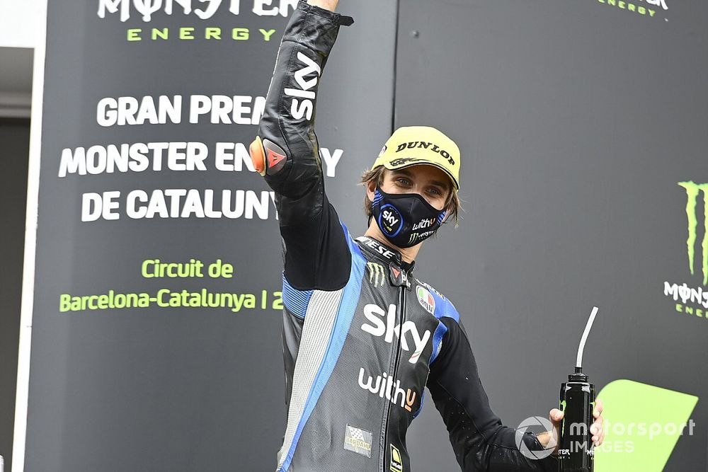 Terrible caída de Luca Marini, que esquiva la fractura