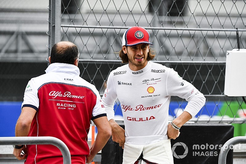 Alfa Romeo anuncia permanência de Giovinazzi em 2020