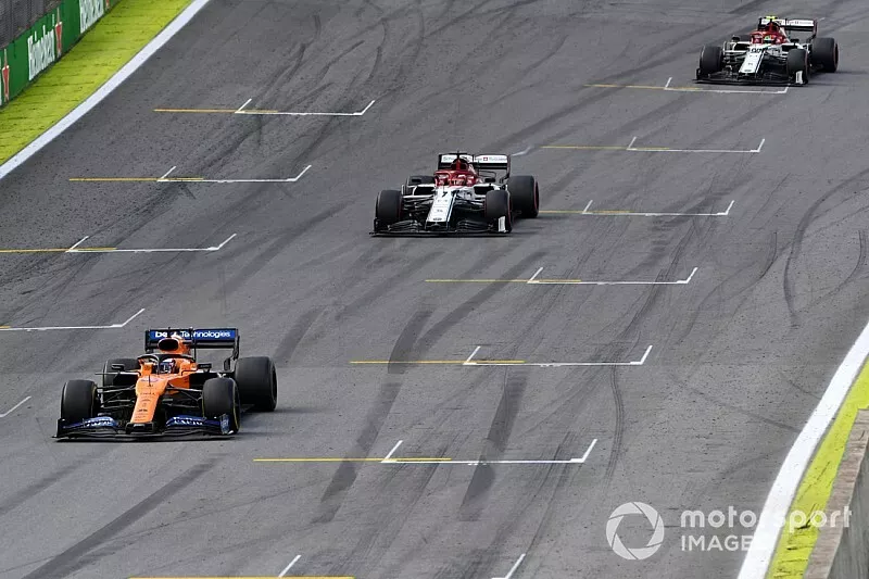 Carlos Sainz Jr., McLaren MCL34, leads Kimi Raikkonen, Alfa Romeo Racing C38, and Antonio Giovinazzi, Alfa Romeo Racing C38