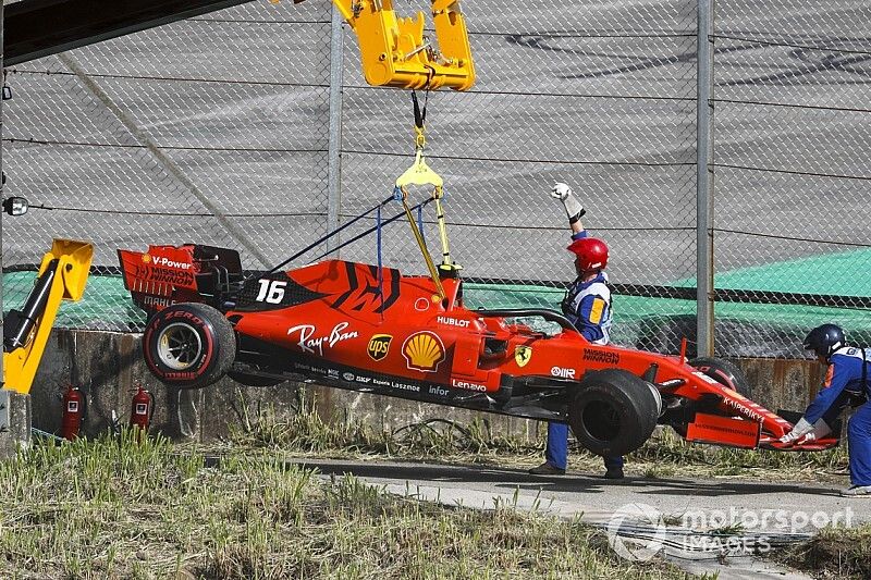 Wagen van Charles Leclerc, Ferrari SF90 na aanrijding met Sebastian Vettel