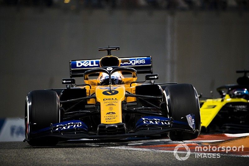Vídeo: el genial adelantamiento de "mundial" para Sainz