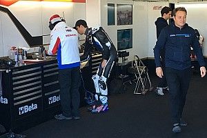 Caída de Alex Márquez en su debut con Honda en MotoGP