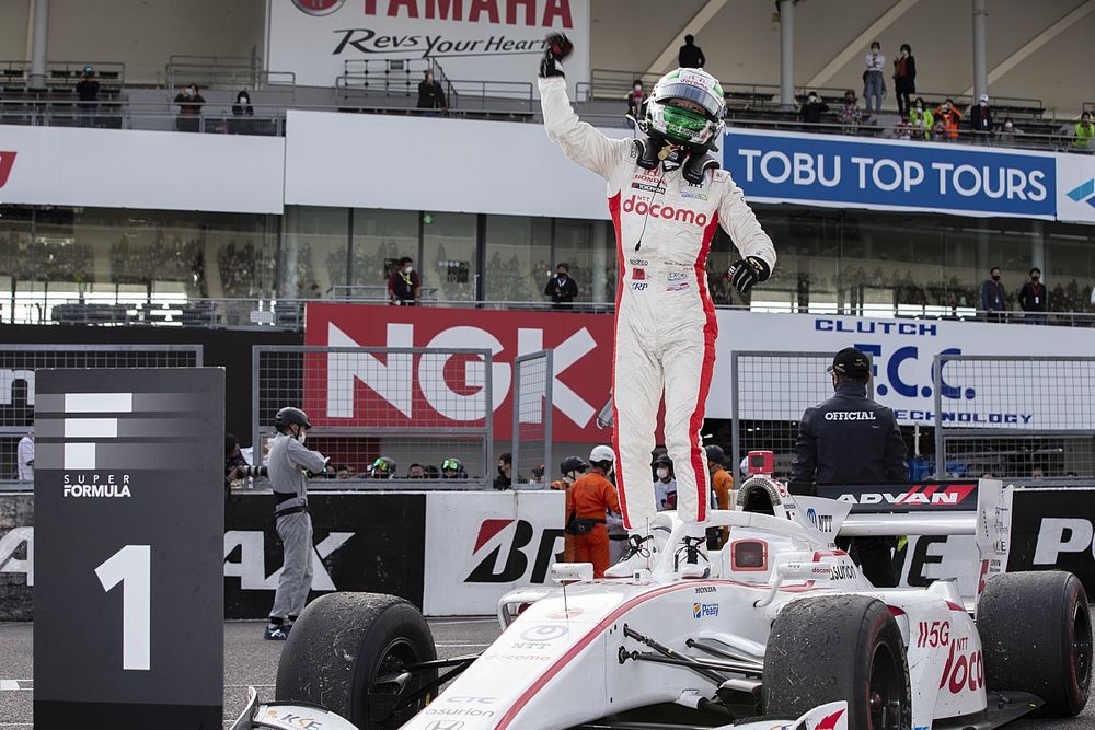 スーパーフォーミュラ第7戦鈴鹿決勝:福住仁嶺が第2戦のリベンジ優勝! TEAM IMPULが逆境跳ね除けチームタイトル獲得