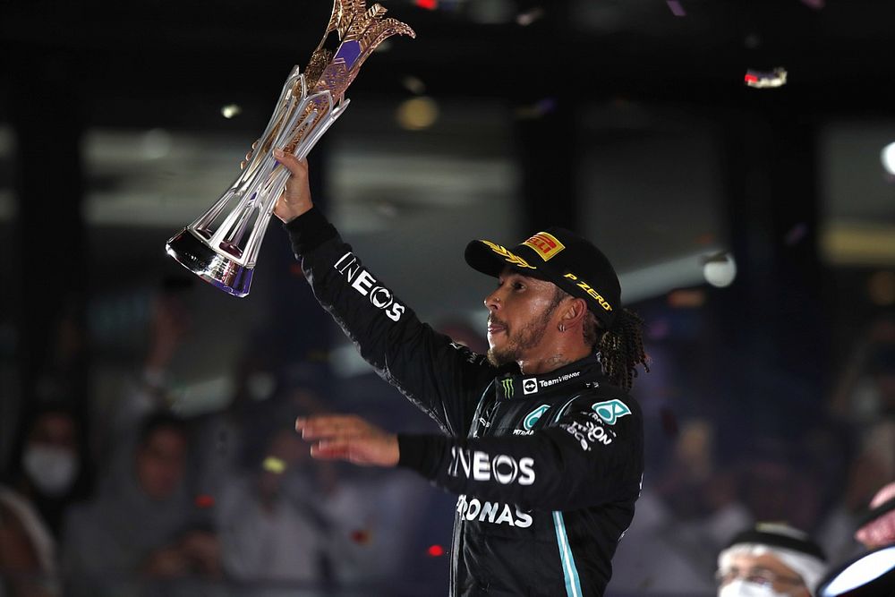Course - Hamilton triomphe de Verstappen dans un duel âpre à l'extrême