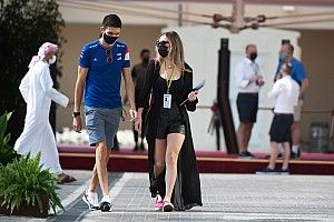 Ocon egy rendőrautóval driftelt, többen felháborodtak