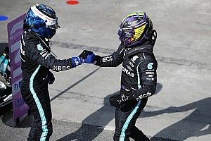F1: Bottas diz que "foi díficil" aceitar ser escudeiro de Hamilton e revela quando Mercedes definia posições