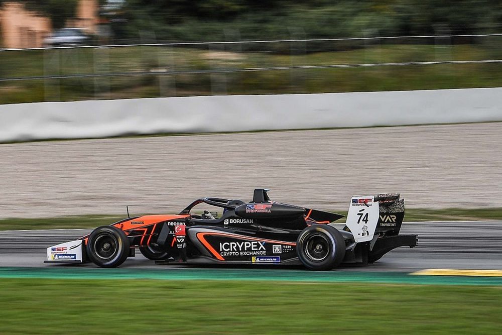 EuroFormula Open Barcelona: Cem Bölükbaşı pole pozisyonunda!