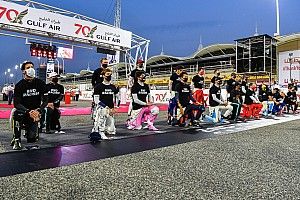 F1、2021年はレース前に”より様々な”メッセージを世界に発信。ドライバーたちのジェスチャーも自由