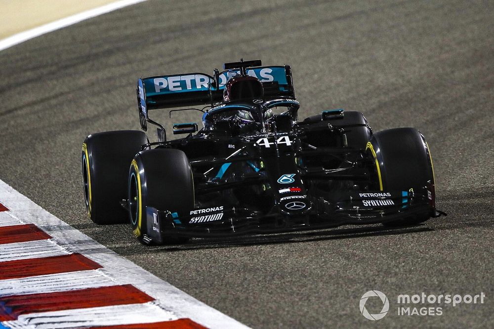 Hamilton: "Üç pit stop bile görebiliriz"