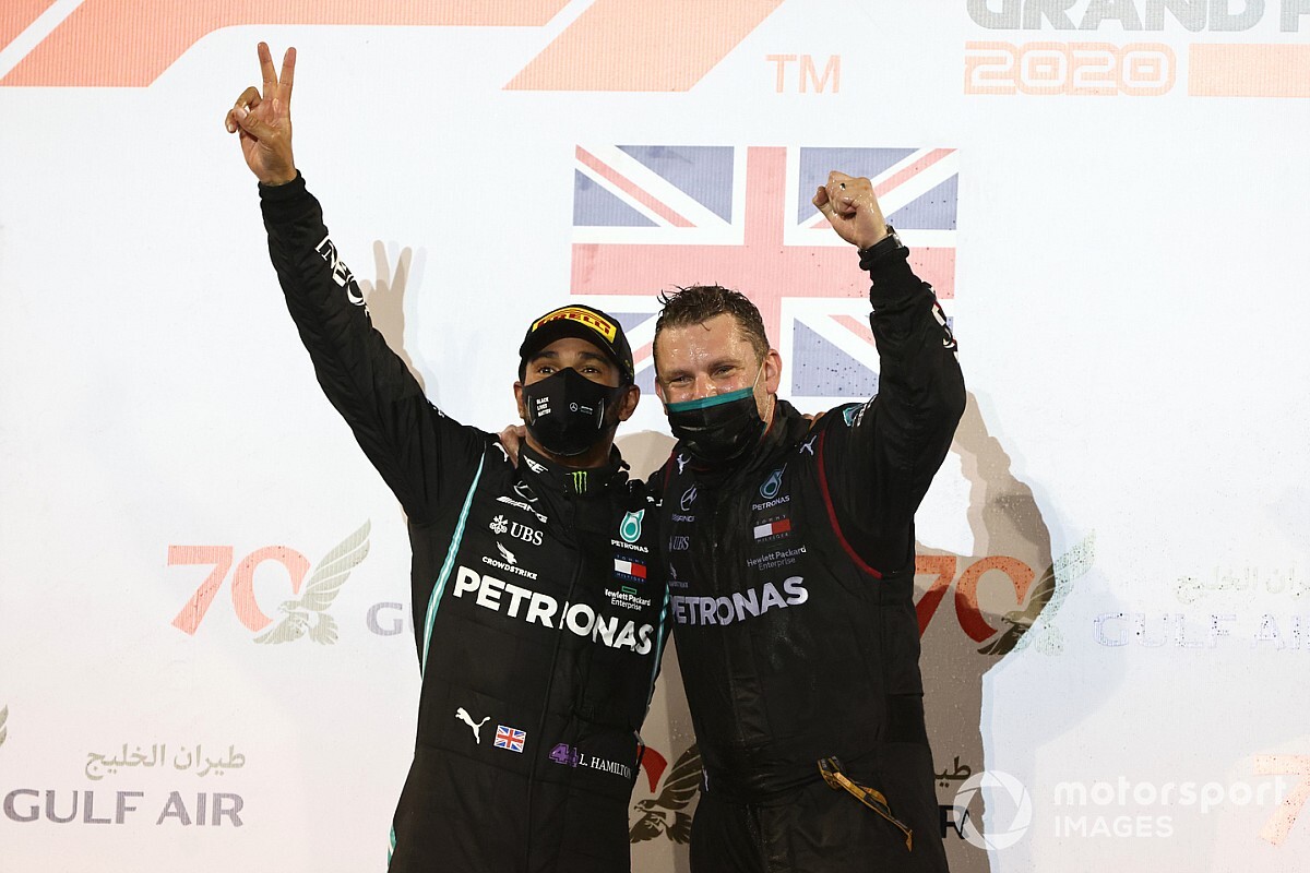 Közleményt adtak ki Hamiltonról – versenyezhet az F1-es Abu Dhabi Nagydíjon!