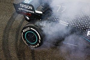 Bár a Red Bull nyerte a szezonzárót, mégis a Mercedes nevet utoljára