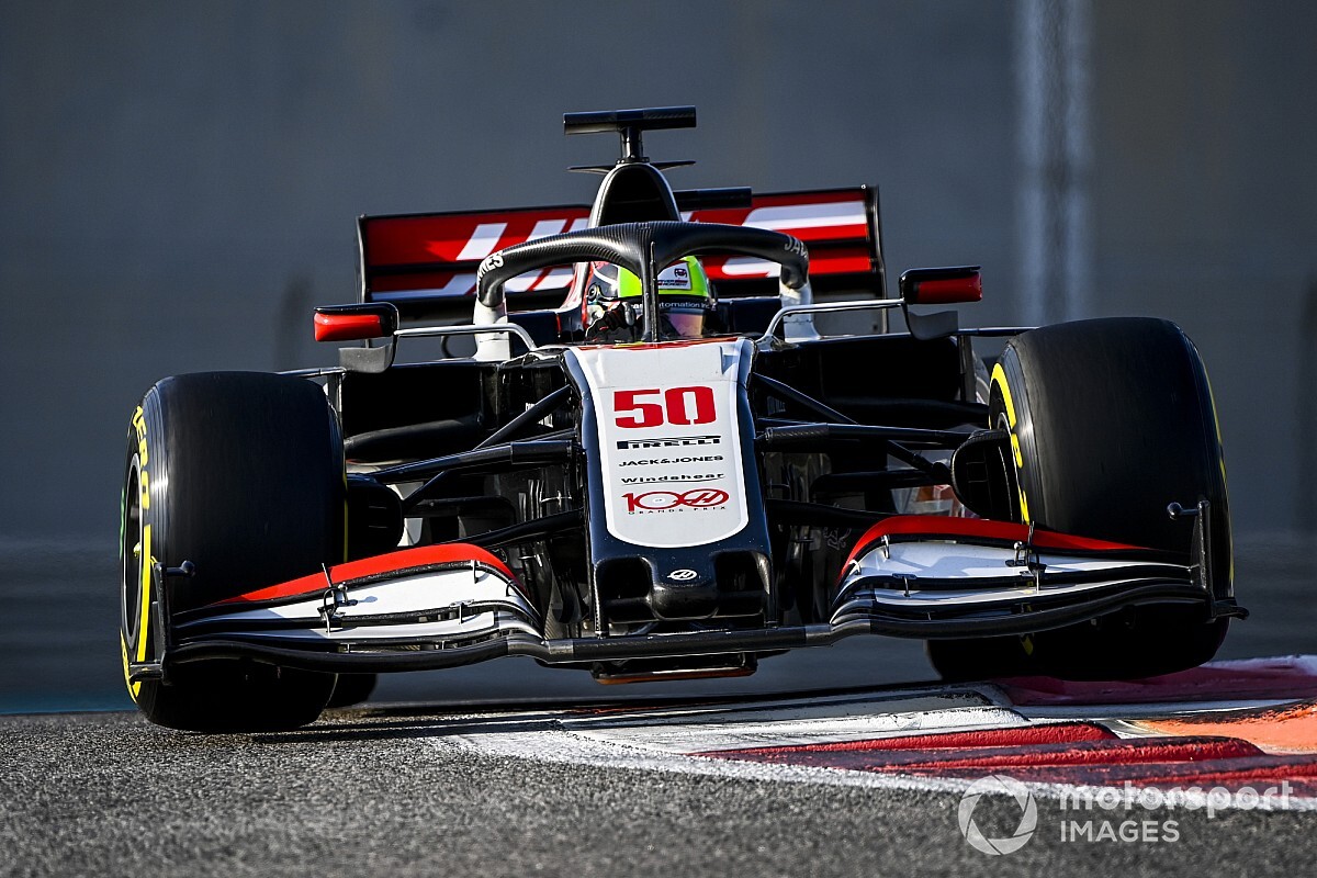 Schumacher, 2023 için Sainz'ın koltuğuna aday