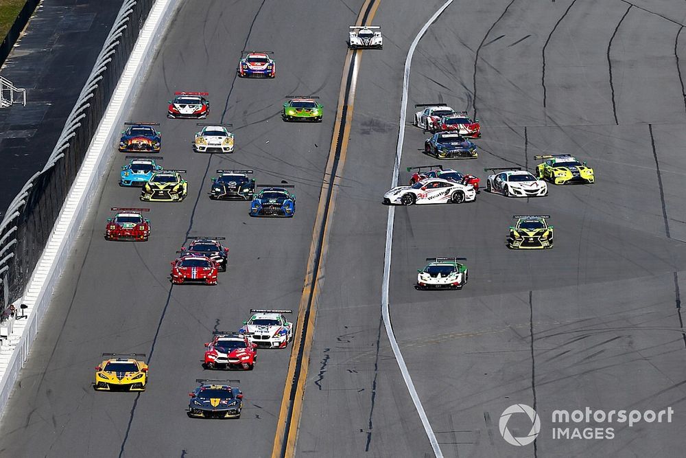 #79 WeatherTech Racing Porsche 911 RSR - 19, GTLM: Cooper MacNeil, Gianmaria Bruni, Richard Lietz, Kevin Estre, #3 Corvette Racing Corvette C8.R, GTLM: Antonio Garcia, Jordan Taylor, Nicky Catsburg, #4 Corvette Racing Corvette C8.R, GTLM: Tommy Milner, Nick Tandy, Alexander Sims, #25 BMW Team RLL BMW M8 GTE, GTLM: Connor De Phillippi, Philipp Eng, Timo Glock, Bruno Spengler, #21 AF Corse Ferrari 488 GT3, GTD: Nicklas Nielsen, Daniel Serra, Matteo Cressoni, Simon Mann, #14 VasserSullivan Lexus RC F GT3, GTD: Jack Hawksworth, Aaron Telitz, Oliver Gavin, Kyle Kirkwood, incidente al via