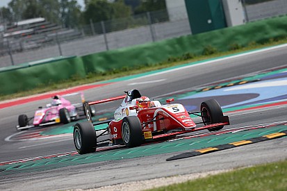 Assista AO VIVO a 1ª corrida do fim de semana da F4 Italiana com Gianluca Petecof