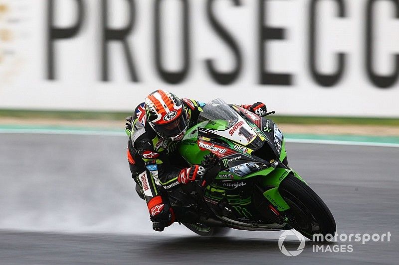 SBK, Donington, Gara 1: Rea trionfa sull’acqua e diventa leader, crolla Bautista