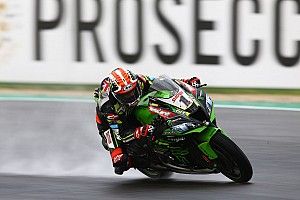 SBK, Donington, Gara 1: Rea trionfa sull’acqua e diventa leader, crolla Bautista