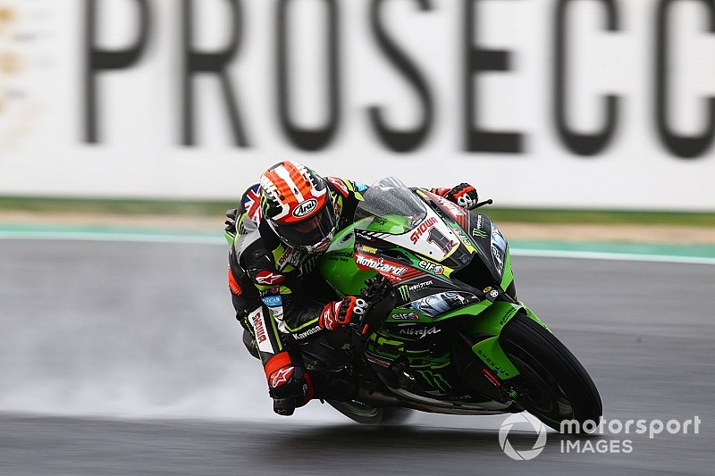 SBK, Donington, Gara 1: Rea trionfa sull’acqua e diventa leader, crolla Bautista