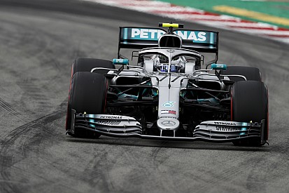 A Mercedes nem akart autót biztosítani a Pirellinek, aztán jött a Renault…