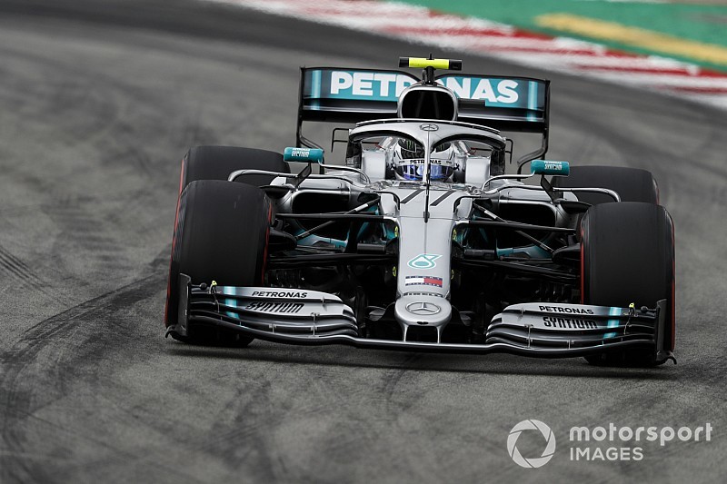 A Mercedes nem akart autót biztosítani a Pirellinek, aztán jött a Renault…