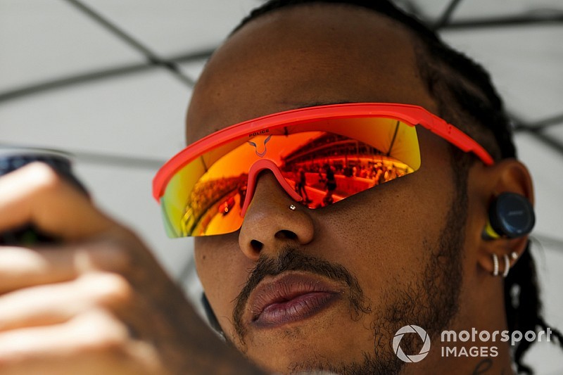 Hamilton megint odarakta magát a versenyzői felvonuláson