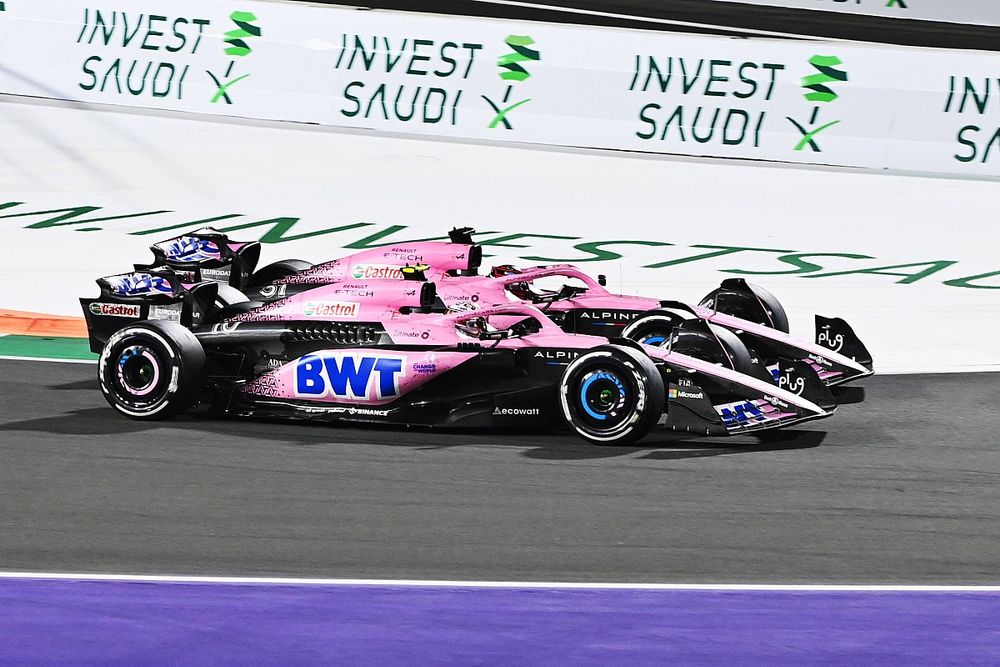 Esteban Ocon, Alpine A523, disputa com Pierre Gasly, Alpine A523