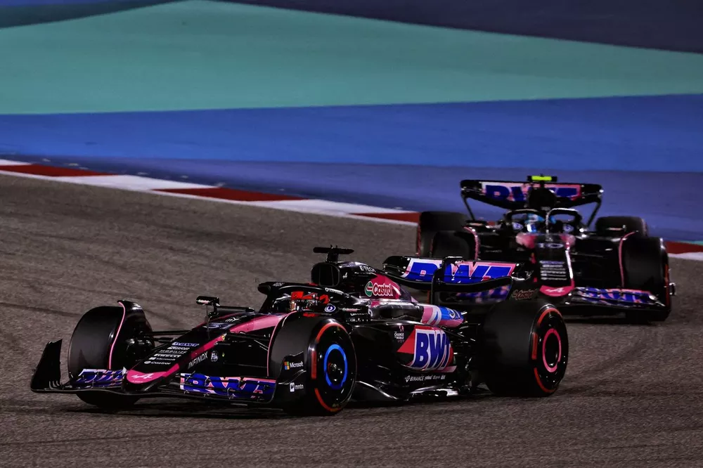 Esteban Ocon, Alpine A524, Pierre Gasly, Alpine A524