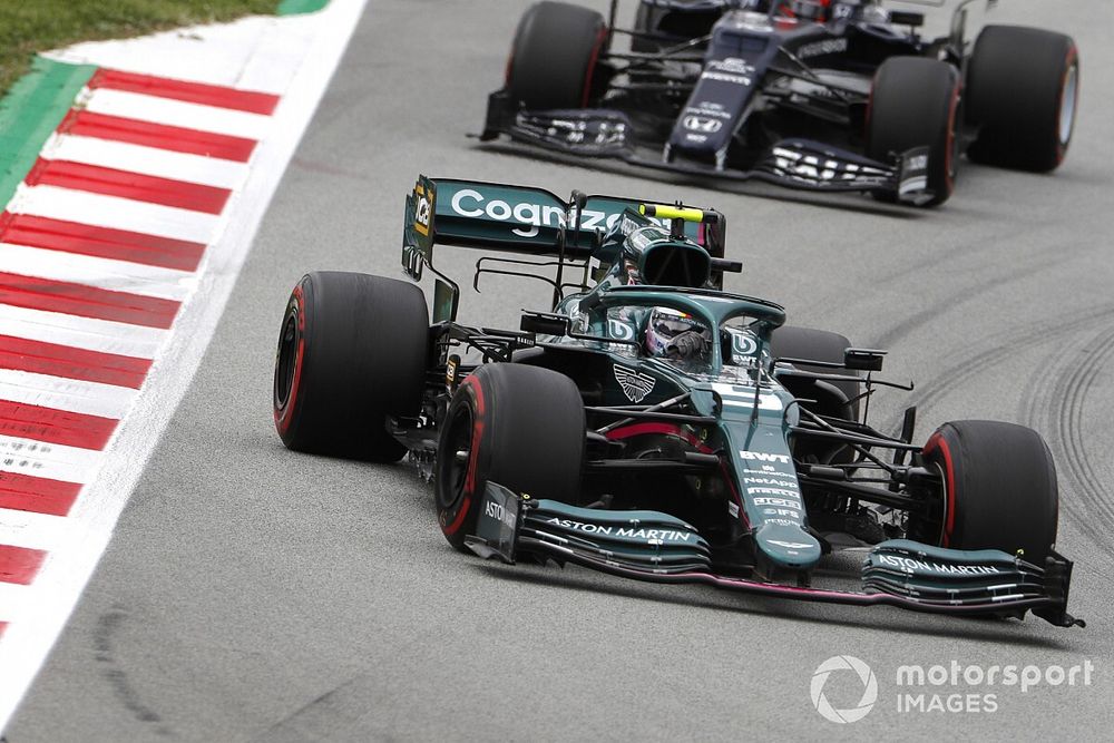 Sebastian Vettel, Aston Martin AMR21, Pierre Gasly, AlphaTauri AT02