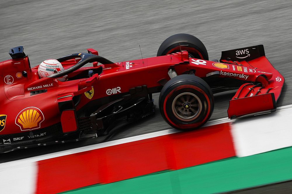 Леклер уже поездил на Ferrari 2022 года. Но как?