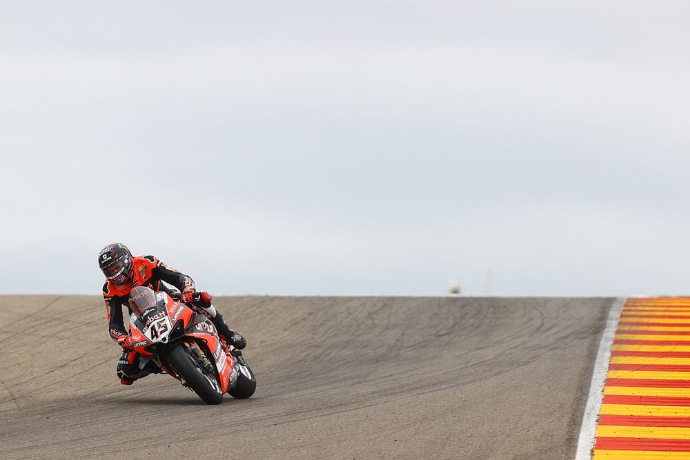 Redding fait le bon choix, Rea sur le podium malgré un accrochage