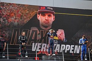 Häkkinen: A Red Bull 2021-re, a Mercedes 2022-re koncentrál