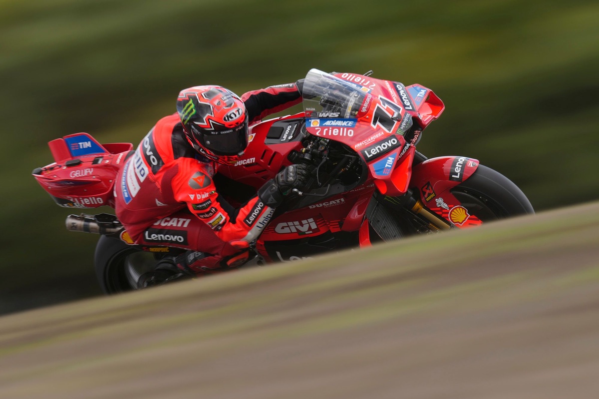 Bulega: "Un weekend di 3 giorni non basta per capire la MotoGP"