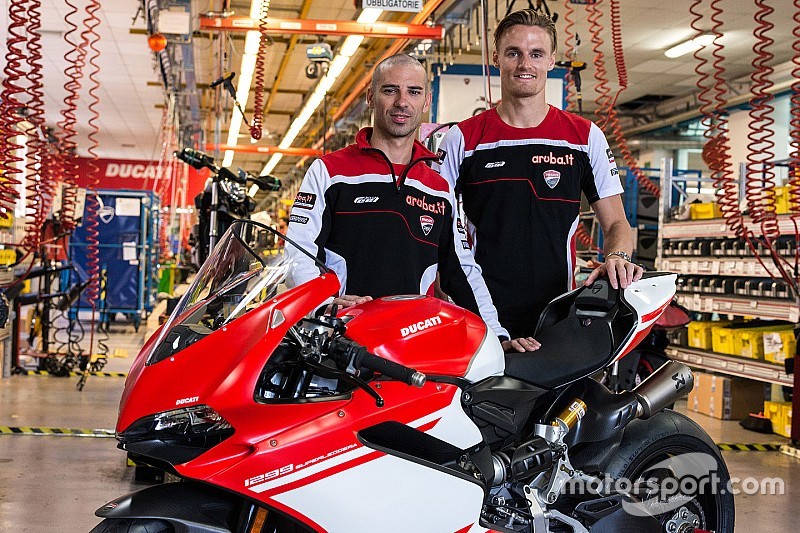 Fotogallery: Melandri e Davies visitano la Ducati prima del round di Imola