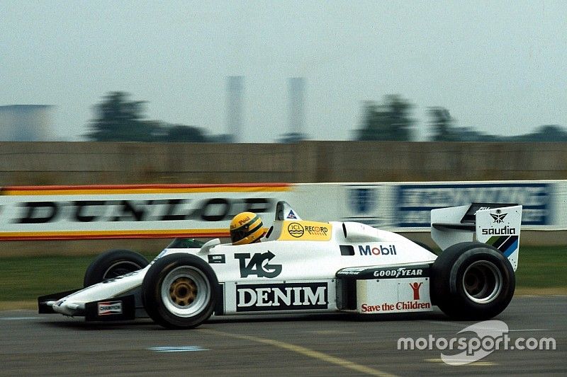 Ayrton Senna prueba el  Williams FW08C por primera vez