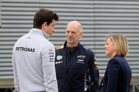Adrian Newey és döntések: a Ferrari és a Mercedes is szerződtetni akarta