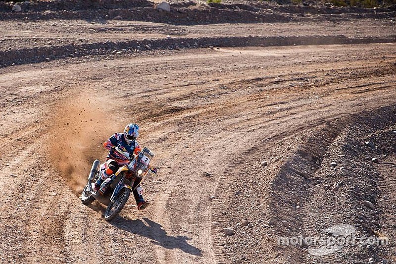 Dakar-winnaar Sunderland hard onderuit in trainingswedstrijd