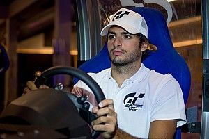 Una tarde de simracing con Carlos Sainz