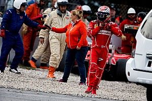 Bottas voando e acidente de Kimi; a quarta-feira em imagens