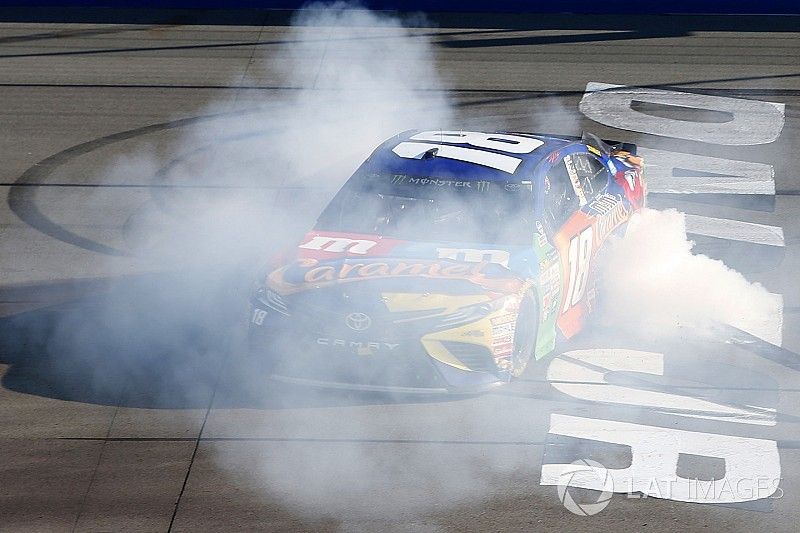 Tras ganar en Pocono, Busch fortalece sus aspiraciones de playoffs