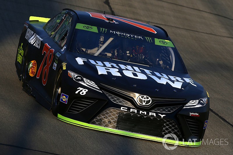 Truex começa fase final com vitória em Chicagoland