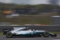 Hamilton se diz intrigado por disputa de Mercedes e Ferrari
