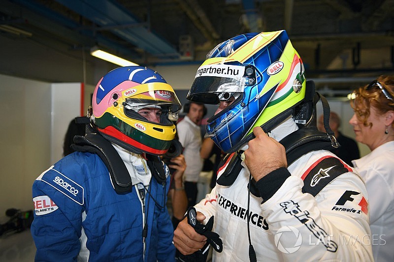 Baumgartner mellett Villeneuve is vezette a kétüléses F1-es autót Monzában