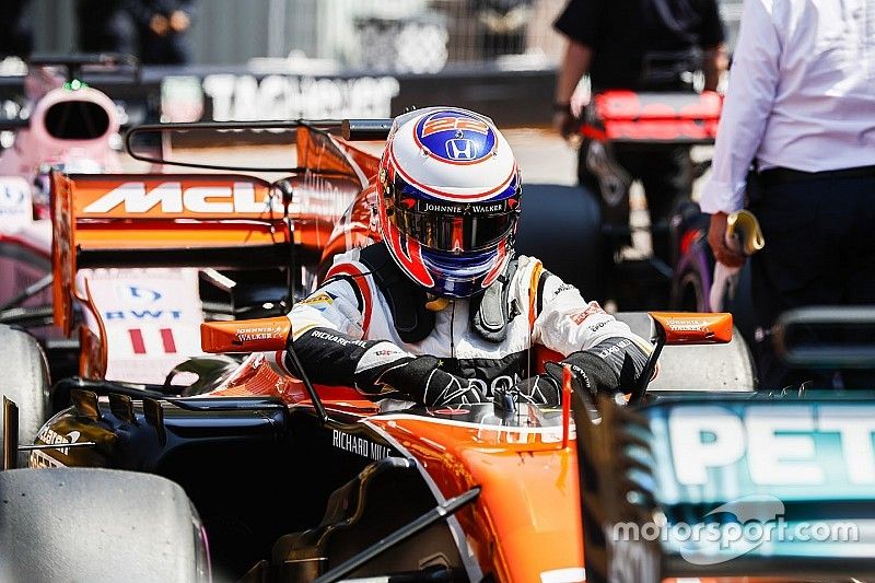 McLaren rompe el parque cerrado y Button saldrá desde el pitlane