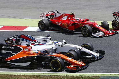 Verstappen na incident in eerste bocht in GP van Spanje: "Pech"
