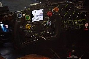 Exclusivo: Nelsinho explica detalhes do volante da Rebellion