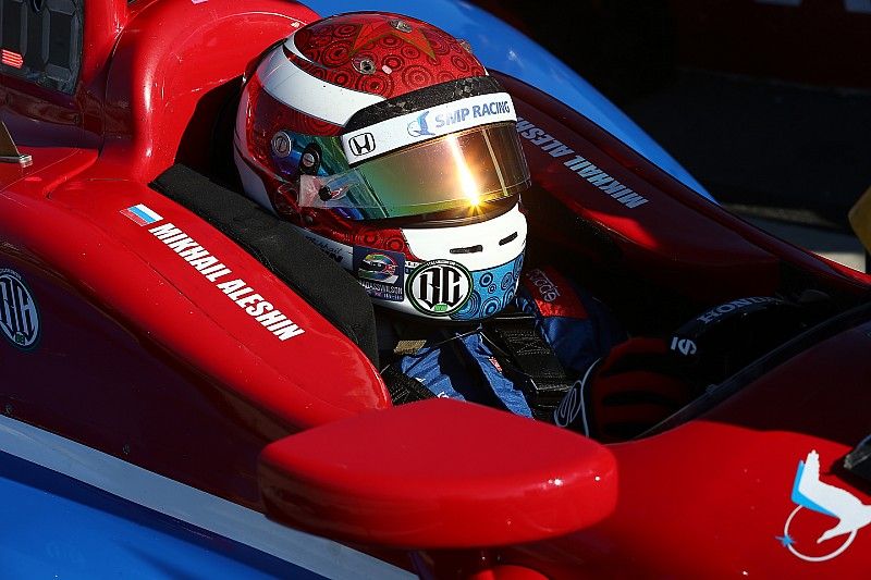 Aleshin leads first practice as three cars crash