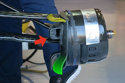 Bite-size tech: Sauber front brake duct and floor