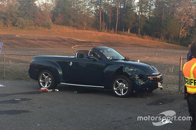 Chevrolet SSR involucrado en accidente