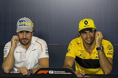 Sainz: “Gevechten met Alonso op de baan voelen als titelstrijd”