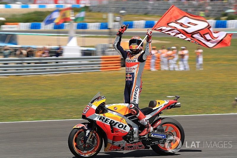 Márquez vê queda de Lorenzo, Dovi e Pedrosa e vence em Jerez